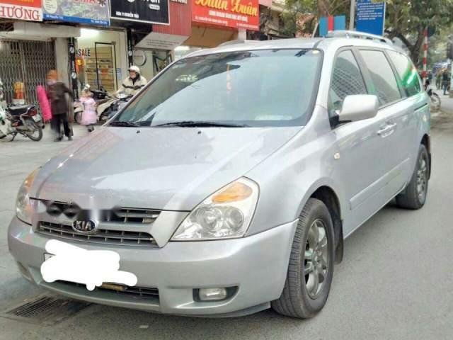 Cần bán Kia Carnival đời 2009, màu bạc, xe chính chủ rất đẹp