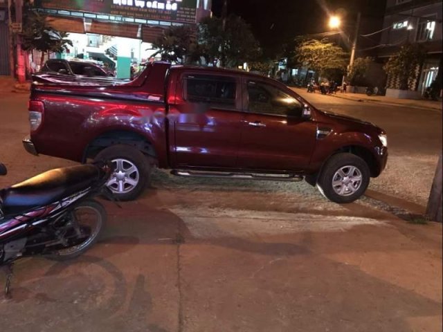 Bán ô tô Ford Ranger XLT sản xuất 2013, màu đỏ, nhập khẩu, xe đẹp không lỗi