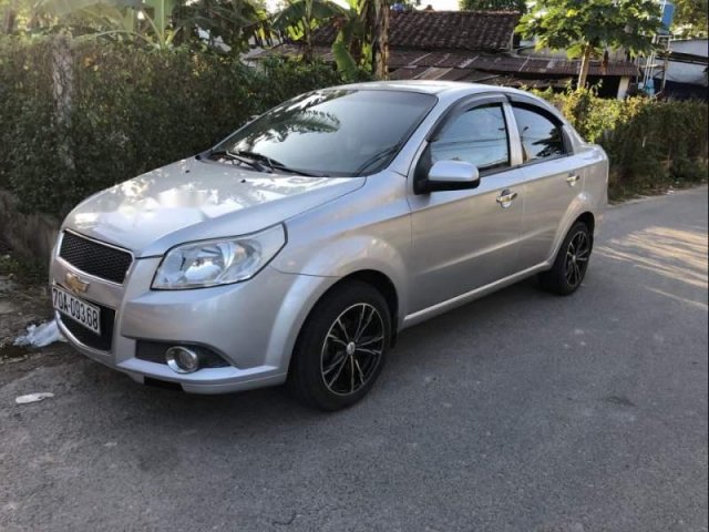 Cần bán xe Chevrolet Aveo MT đời 2013, màu bạc, xe nhà đi rất đẹp
