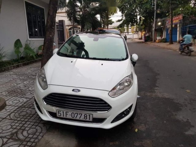 Bán Ford Fiesta đời 2015, màu trắng, giá tốt