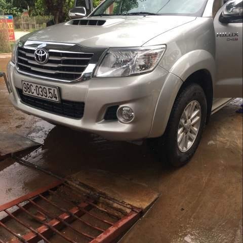 Bán xe Toytota Hilux đời 2014, xe cũ qua sử dụng, số sàn 2 cầu