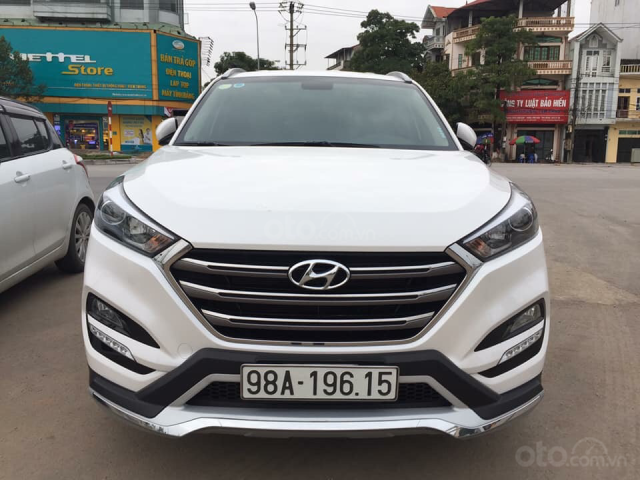 Cần bán Hyundai Tucson đời 2018 màu trắng, 840 triệu