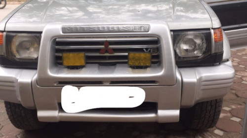 Em cần bán xe Mitsubishi Pajero nhập Nhật Bản, sản xuất và đăng ký 2002