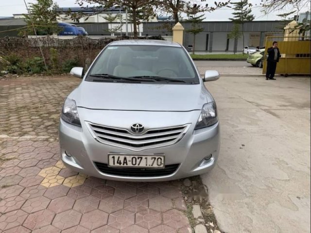 Cần bán gấp Toyota Vios E năm 2013, màu bạc như mới, giá 370tr