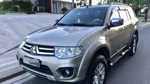 Cần bán lại xe Mitsubishi Pajero Sport 2.5 MT năm 2015 như mới giá cạnh tranh0