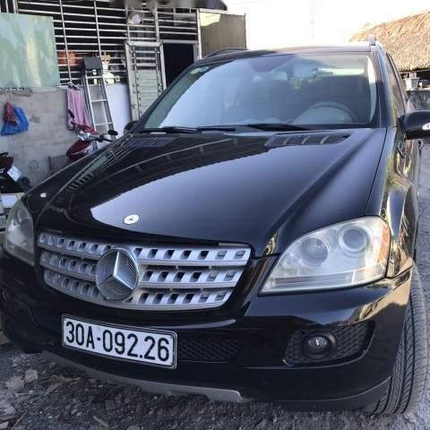 Cần bán Mercedes ML Class 2005, màu đen, xe nhập, xe đẹp