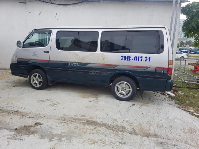 Bán xe Toyota Hiace đời 2004, màu bạc