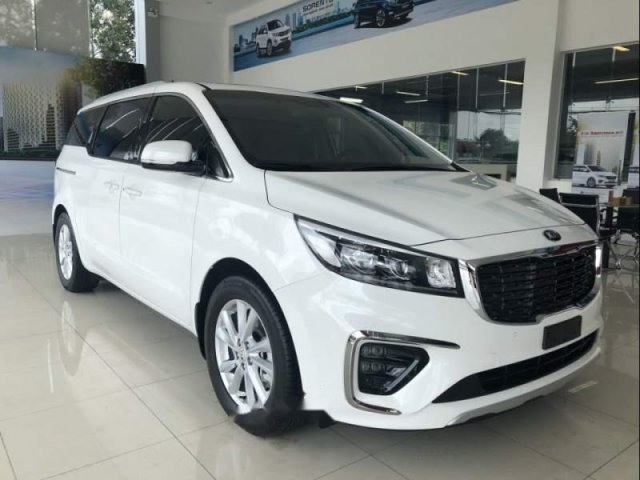 Cần bán xe Kia Sedona sản xuất năm 2018, màu trắng