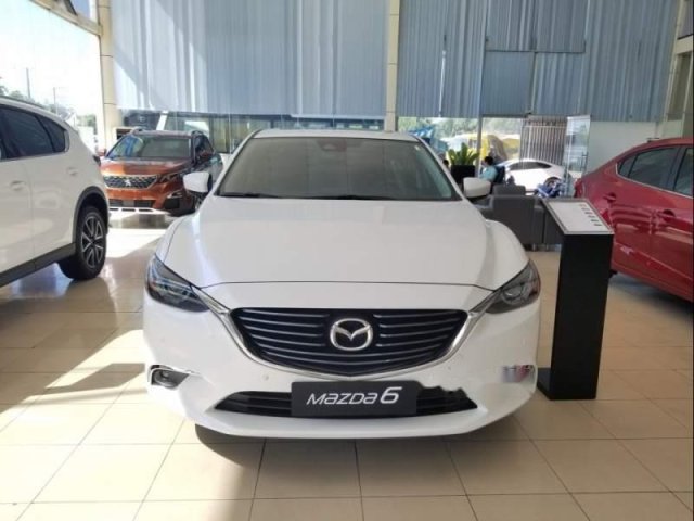 Bán Mazda 6 2.0 Premium năm 2018, màu trắng 