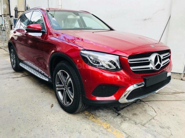 Bán xe Mercedes GLC200 mới màu đỏ, nội thất đen ở Phan Rang, Ninh Thuận, giao ngay tận nơi