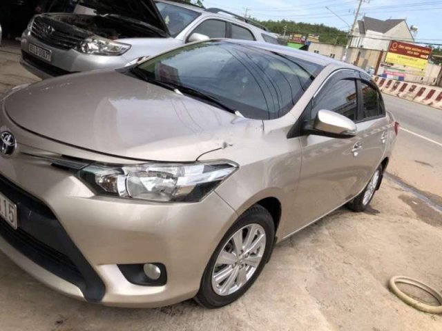 Cần bán Toyota Vios sản xuất 2016, màu vàng giá cạnh tranh