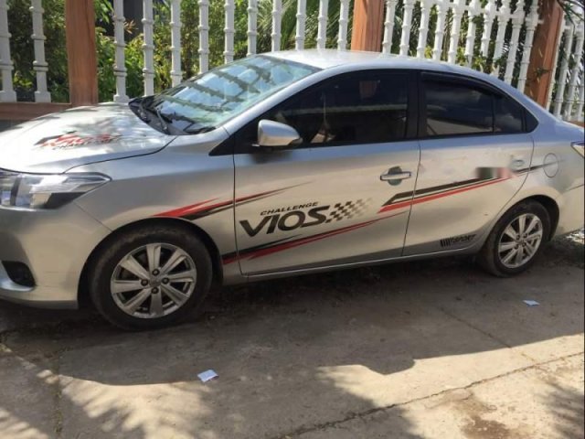 Bán xe Toyota Vios 1.5E năm 2016, màu bạc0