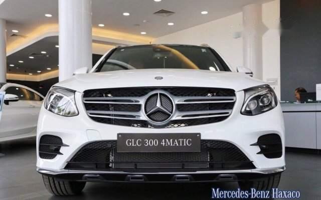 Cần bán xe Mercedes năm 2018, màu trắng, giá tốt