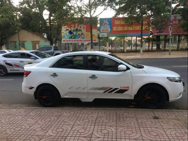 Cần bán xe Kia Forte năm 2010, màu trắng, 330tr0