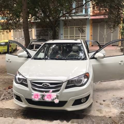 Xe Hyundai Avante đời 2011, màu trắng còn mới, giá 360tr