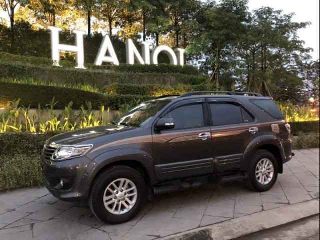 Bán Toyota Fortuner 2014, màu xám, giá 735tr