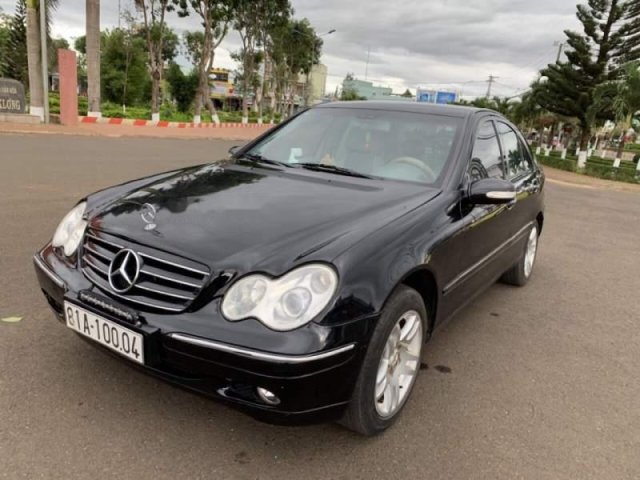 Bán Mercedes đời 2005, màu đen, xe máy gầm ngon