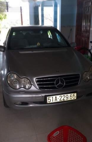 Cần bán gấp Mercedes C200 2003, màu bạc, xe nhập0