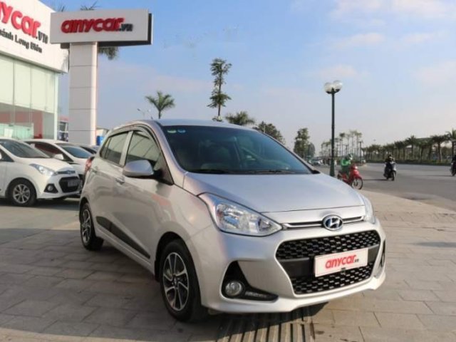 Cần bán lại xe Hyundai Grand i10 1.2AT năm sản xuất 2017, màu bạc