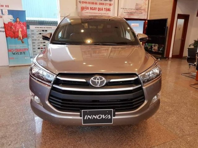 Cần bán Toyota Innova đời 2018, giảm giá tối đa