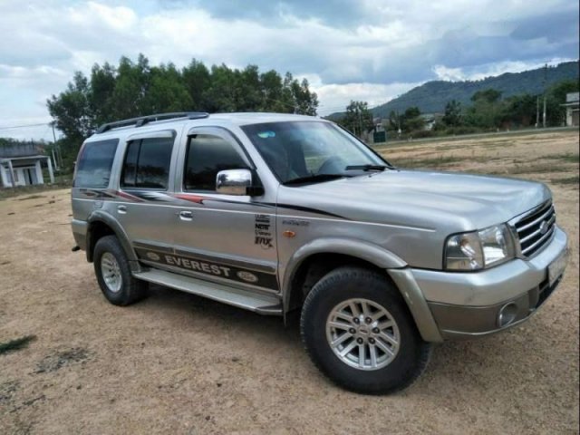 Cần bán gấp Ford Everest MT 2005, xe đẹp