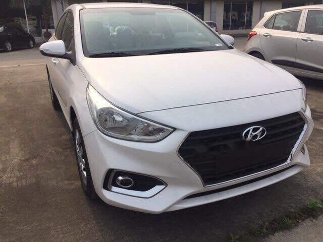 Cần bán xe Hyundai Accent Base 2018, màu trắng, giá 425tr