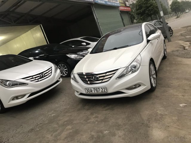 Bán Hyundai Sonata model 2011, màu trắng, nhập khẩu, giá tốt