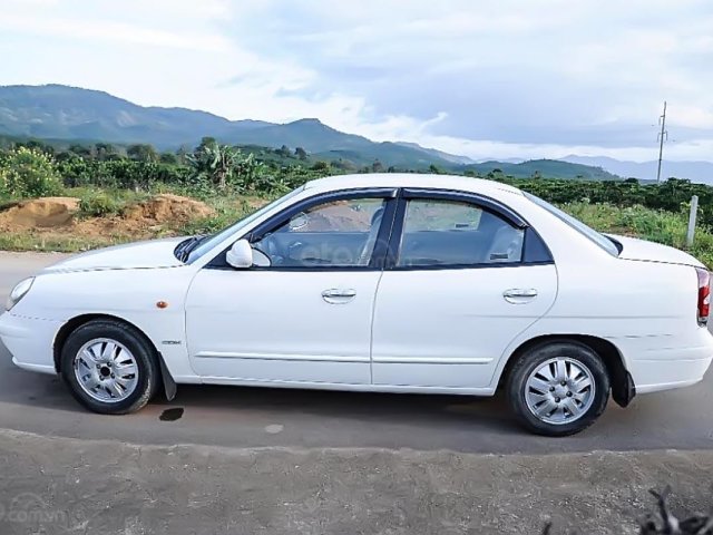 Cần bán gấp Daewoo Nubira II 2.0 đời 2002, màu trắng, giá chỉ 110 triệu