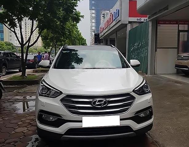 Cần bán xe Hyundai Santa Fe 2.4L 4WD sản xuất năm 2017, màu trắng