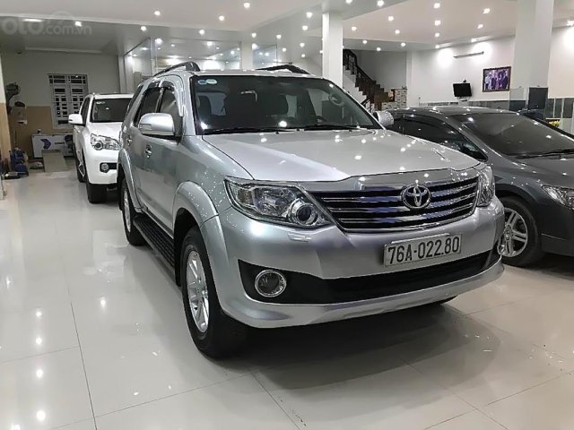 Bán Toyota Fortuner 2.7V đời 2014, màu bạc xe gia đình, giá tốt