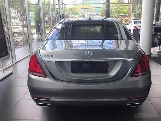 Cần bán xe Mercedes S500 sản xuất 2013, màu bạc chính chủ