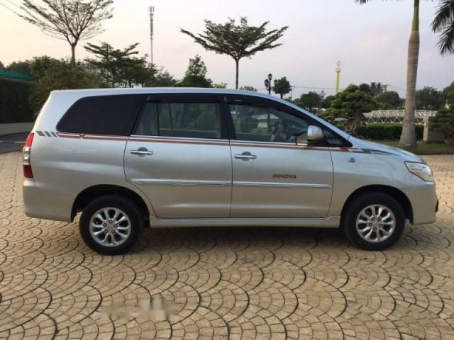 Bán Toyota Innova đời 2014, màu bạc, giá chỉ 565 triệu