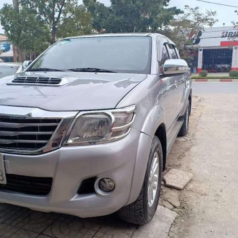 Cần bán lại xe Toyota Hilux 2015, màu bạc, nhập khẩu như mới