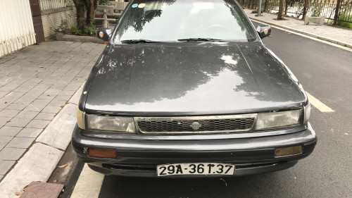 Cần bán Nissan Bluebird 2.0 MT năm sản xuất 1992, màu xám