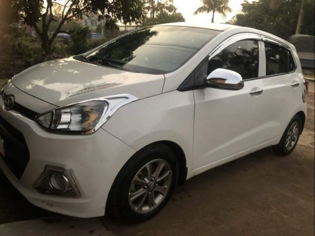 Bán Hyundai Grand i10 MT sản xuất năm 2015, màu trắng, đăng kí lần đầu T12-2015