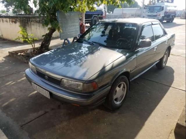 Cần bán xe Toyota Camry 1990, màu xám, nhập khẩu nguyên chiếc