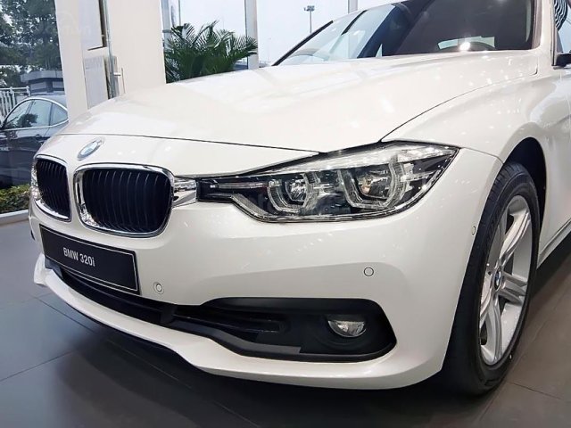 Bán ô tô BMW 3 Series 320i sản xuất năm 2018, màu trắng, xe nhập