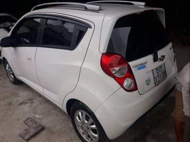 Bán xe Chevrolet Spark LTZ đời 2015, màu trắng, nhập khẩu