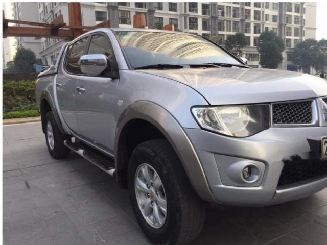 Cần bán gấp Mitsubishi Triton năm sản xuất 2012, màu bạc, nhập khẩu 