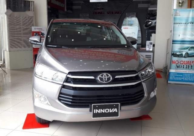 Bán ô tô Toyota Innova năm 2019, màu xám, số sàn0