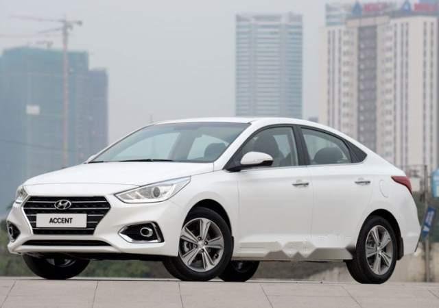 Cần bán Hyundai Accent 2018, màu trắng, nhập khẩu nguyên chiếc