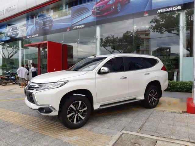 Bán Mitsubishi Pajero Sport đời 2019, màu trắng, nhập từ Thái0
