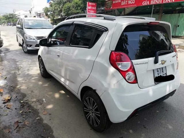 Cần bán Chevrolet Spark LTZ sản xuất 2014, màu trắng 