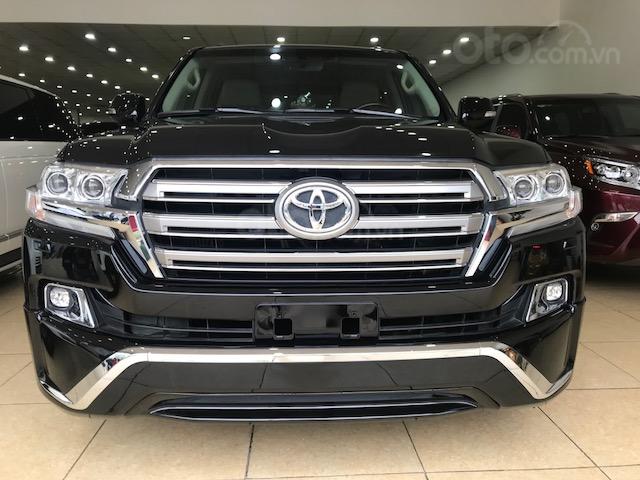 Bán Toyota Land Cruiser VX màu đen 2016, đăng ký tên công ty. LH: Mr Đình 0904927272