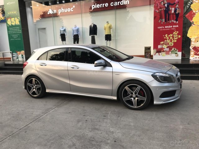 Bán chiếc Mercedes A250 AMG 2015 màu bạc0