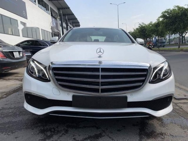 Cần bán xe cũ Mercedes E200 năm sản xuất 2018, màu trắng