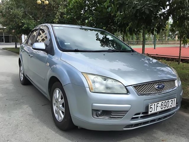 Bán Ford Focus 2.0 AT sản xuất năm 2005, màu bạc, giá chỉ 270 triệu