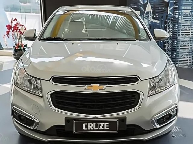 Cần bán xe Chevrolet Cruze LT 1.6 MT năm 2016, màu trắng, giá chỉ 572 triệu0