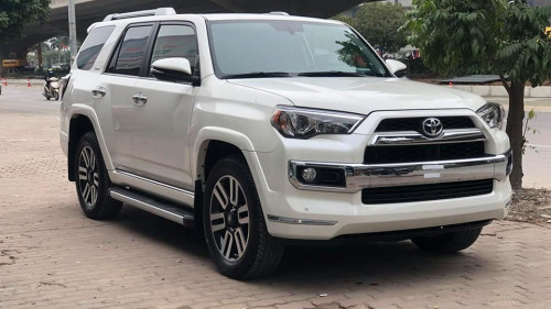 Bán xe Toyota 4 Runner Limited 4.0 2018, màu trắng, nhập khẩu 