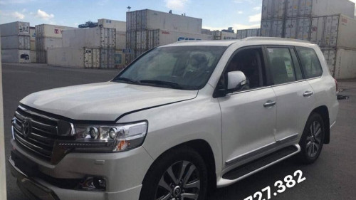 Bán Toyota Land Cruiser 4.6 AT 2018, màu trắng, xe nhập